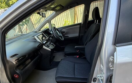 Toyota Wish II, 2011 год, 950 000 рублей, 2 фотография