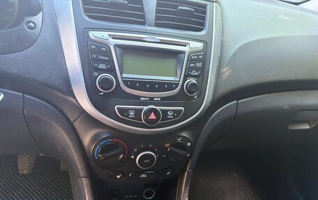 Hyundai Solaris II рестайлинг, 2013 год, 940 000 рублей, 8 фотография
