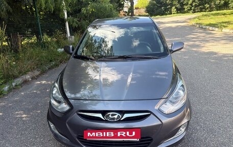 Hyundai Solaris II рестайлинг, 2013 год, 940 000 рублей, 3 фотография