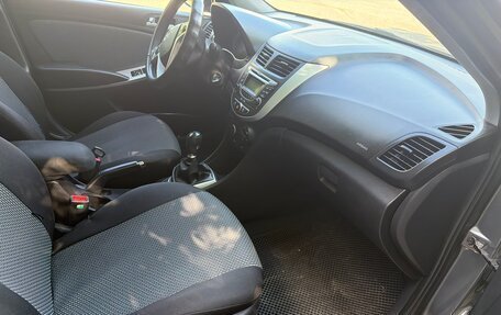 Hyundai Solaris II рестайлинг, 2013 год, 940 000 рублей, 11 фотография
