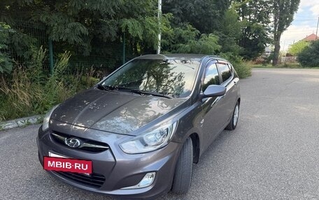 Hyundai Solaris II рестайлинг, 2013 год, 940 000 рублей, 18 фотография