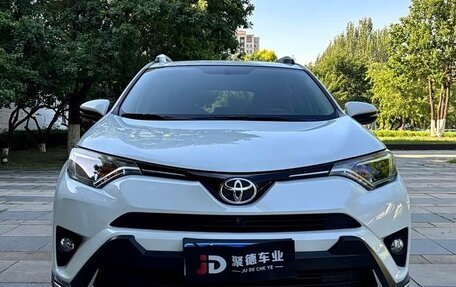 Toyota RAV4, 2019 год, 2 030 000 рублей, 2 фотография