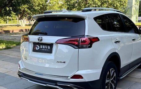 Toyota RAV4, 2019 год, 2 030 000 рублей, 4 фотография