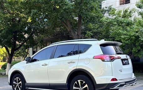 Toyota RAV4, 2019 год, 2 030 000 рублей, 5 фотография