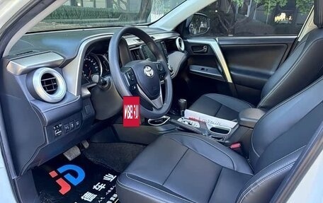 Toyota RAV4, 2019 год, 2 030 000 рублей, 6 фотография