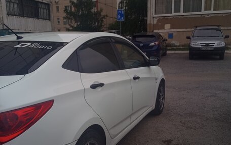 Hyundai Solaris II рестайлинг, 2013 год, 750 000 рублей, 3 фотография