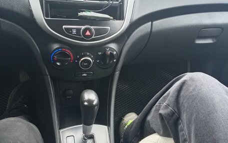 Hyundai Solaris II рестайлинг, 2013 год, 750 000 рублей, 11 фотография