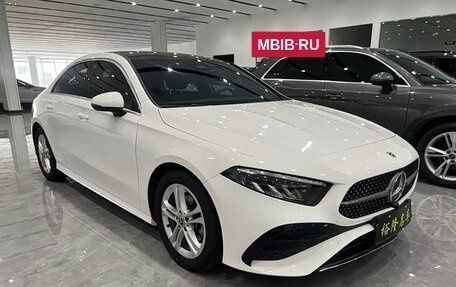 Mercedes-Benz A-Класс, 2022 год, 2 400 000 рублей, 3 фотография