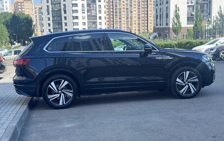 Volkswagen Touareg III, 2019 год, 4 850 000 рублей, 2 фотография