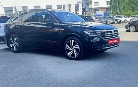 Volkswagen Touareg III, 2019 год, 4 850 000 рублей, 3 фотография