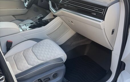 Volkswagen Touareg III, 2019 год, 4 850 000 рублей, 6 фотография