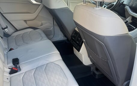 Volkswagen Touareg III, 2019 год, 4 850 000 рублей, 8 фотография