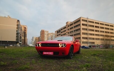 Dodge Challenger III рестайлинг 2, 2017 год, 4 050 000 рублей, 1 фотография