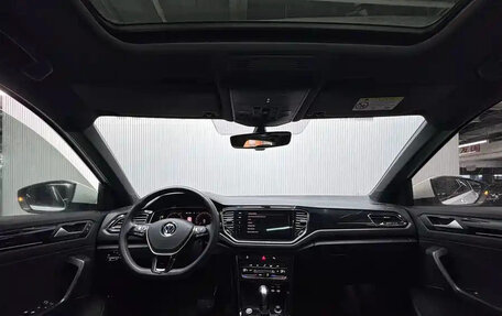 Volkswagen T-Roc I, 2023 год, 1 455 000 рублей, 9 фотография