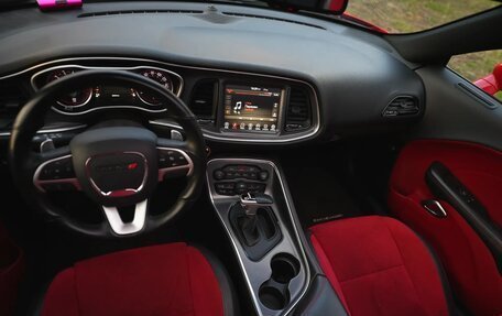 Dodge Challenger III рестайлинг 2, 2017 год, 4 050 000 рублей, 11 фотография