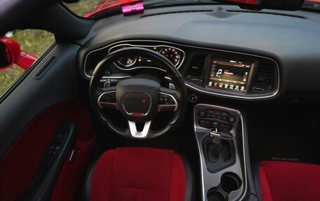 Dodge Challenger III рестайлинг 2, 2017 год, 4 050 000 рублей, 7 фотография