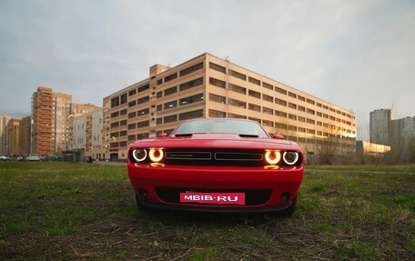 Dodge Challenger III рестайлинг 2, 2017 год, 4 050 000 рублей, 4 фотография