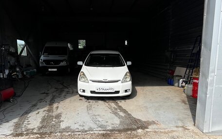 Toyota Wish II, 2004 год, 747 500 рублей, 2 фотография
