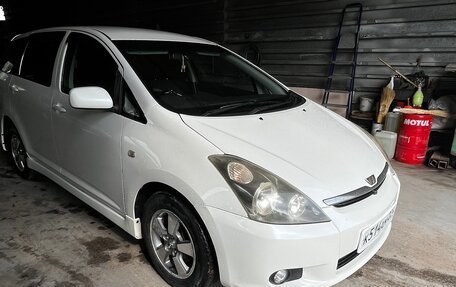 Toyota Wish II, 2004 год, 747 500 рублей, 3 фотография