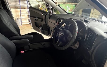 Toyota Wish II, 2004 год, 747 500 рублей, 20 фотография