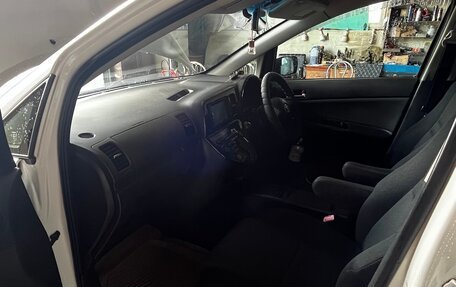 Toyota Wish II, 2004 год, 747 500 рублей, 19 фотография