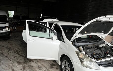 Toyota Wish II, 2004 год, 747 500 рублей, 33 фотография