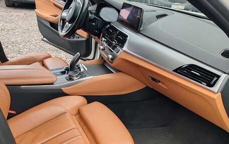 BMW 5 серия, 2019 год, 2 800 000 рублей, 10 фотография
