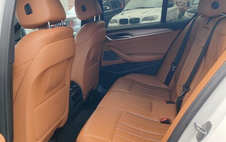 BMW 5 серия, 2019 год, 2 800 000 рублей, 13 фотография