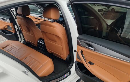 BMW 5 серия, 2019 год, 2 800 000 рублей, 14 фотография