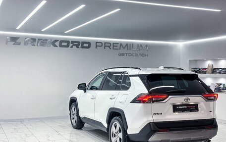 Toyota RAV4, 2022 год, 3 949 000 рублей, 26 фотография