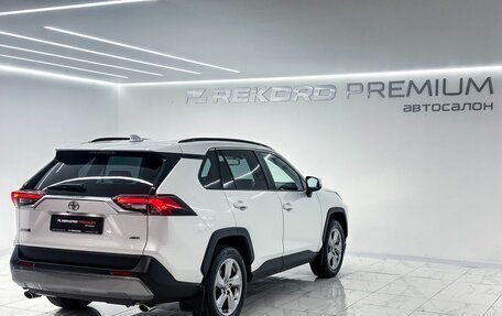 Toyota RAV4, 2022 год, 3 949 000 рублей, 29 фотография