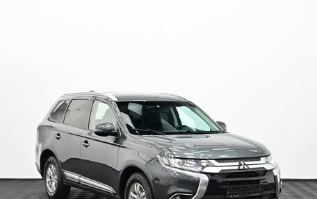 Mitsubishi Outlander III рестайлинг 3, 2018 год, 1 599 000 рублей, 1 фотография