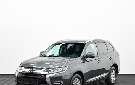 Mitsubishi Outlander III рестайлинг 3, 2018 год, 1 599 000 рублей, 3 фотография
