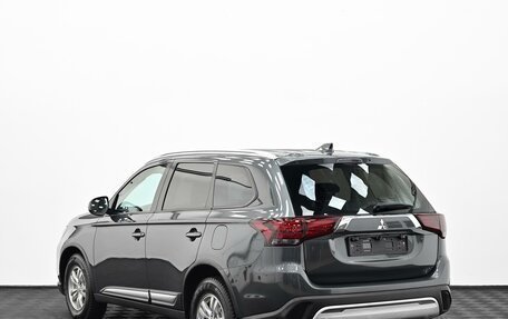 Mitsubishi Outlander III рестайлинг 3, 2018 год, 1 599 000 рублей, 4 фотография