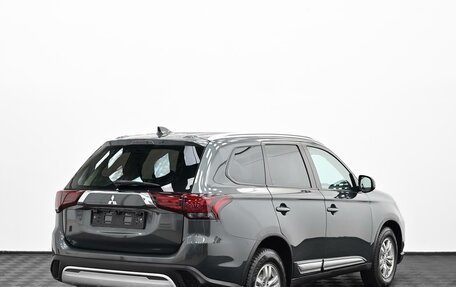 Mitsubishi Outlander III рестайлинг 3, 2018 год, 1 599 000 рублей, 2 фотография