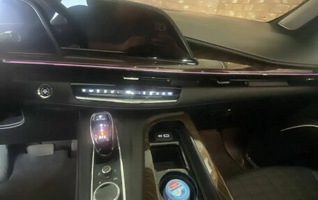 Cadillac Escalade V, 2023 год, 13 000 000 рублей, 10 фотография