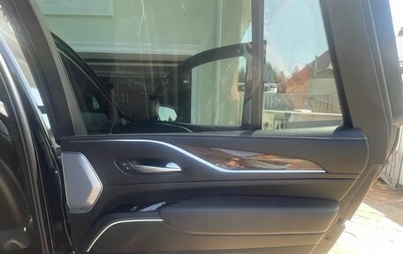 Cadillac Escalade V, 2023 год, 13 000 000 рублей, 31 фотография