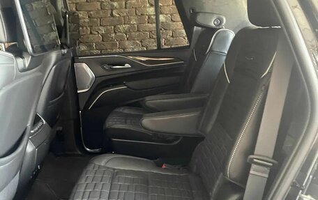 Cadillac Escalade V, 2023 год, 13 000 000 рублей, 30 фотография