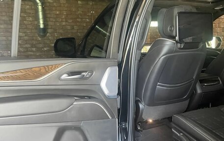 Cadillac Escalade V, 2023 год, 13 000 000 рублей, 29 фотография