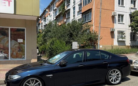 BMW 5 серия, 2015 год, 2 490 000 рублей, 2 фотография