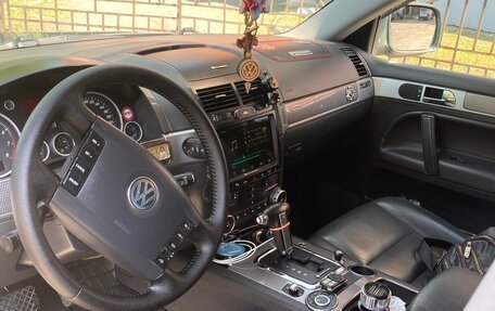 Volkswagen Touareg III, 2005 год, 1 300 000 рублей, 9 фотография