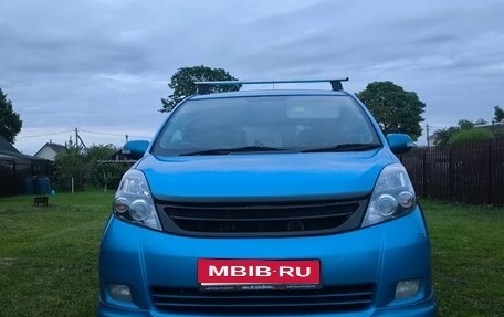 Toyota ISis I, 2005 год, 850 000 рублей, 1 фотография