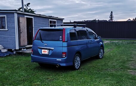 Toyota ISis I, 2005 год, 850 000 рублей, 2 фотография