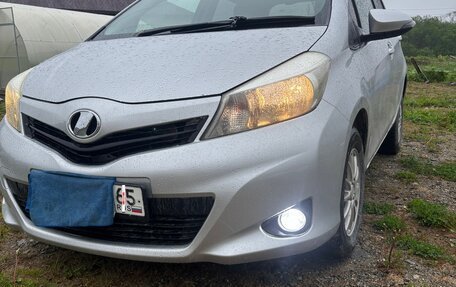 Toyota Vitz, 2013 год, 600 000 рублей, 2 фотография