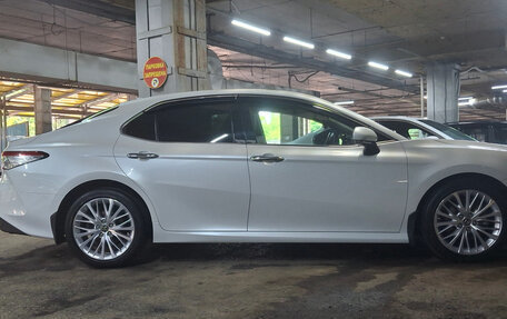 Toyota Camry, 2018 год, 2 850 000 рублей, 6 фотография