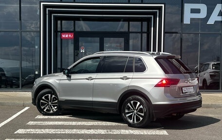 Volkswagen Tiguan II, 2020 год, 2 385 000 рублей, 6 фотография