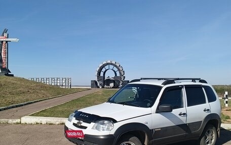 Chevrolet Niva I рестайлинг, 2017 год, 725 000 рублей, 2 фотография