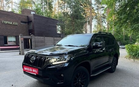 Toyota Land Cruiser Prado 150 рестайлинг 2, 2021 год, 6 500 000 рублей, 13 фотография