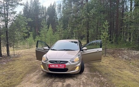 Hyundai Solaris II рестайлинг, 2012 год, 800 000 рублей, 2 фотография