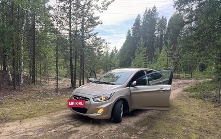 Hyundai Solaris II рестайлинг, 2012 год, 800 000 рублей, 3 фотография